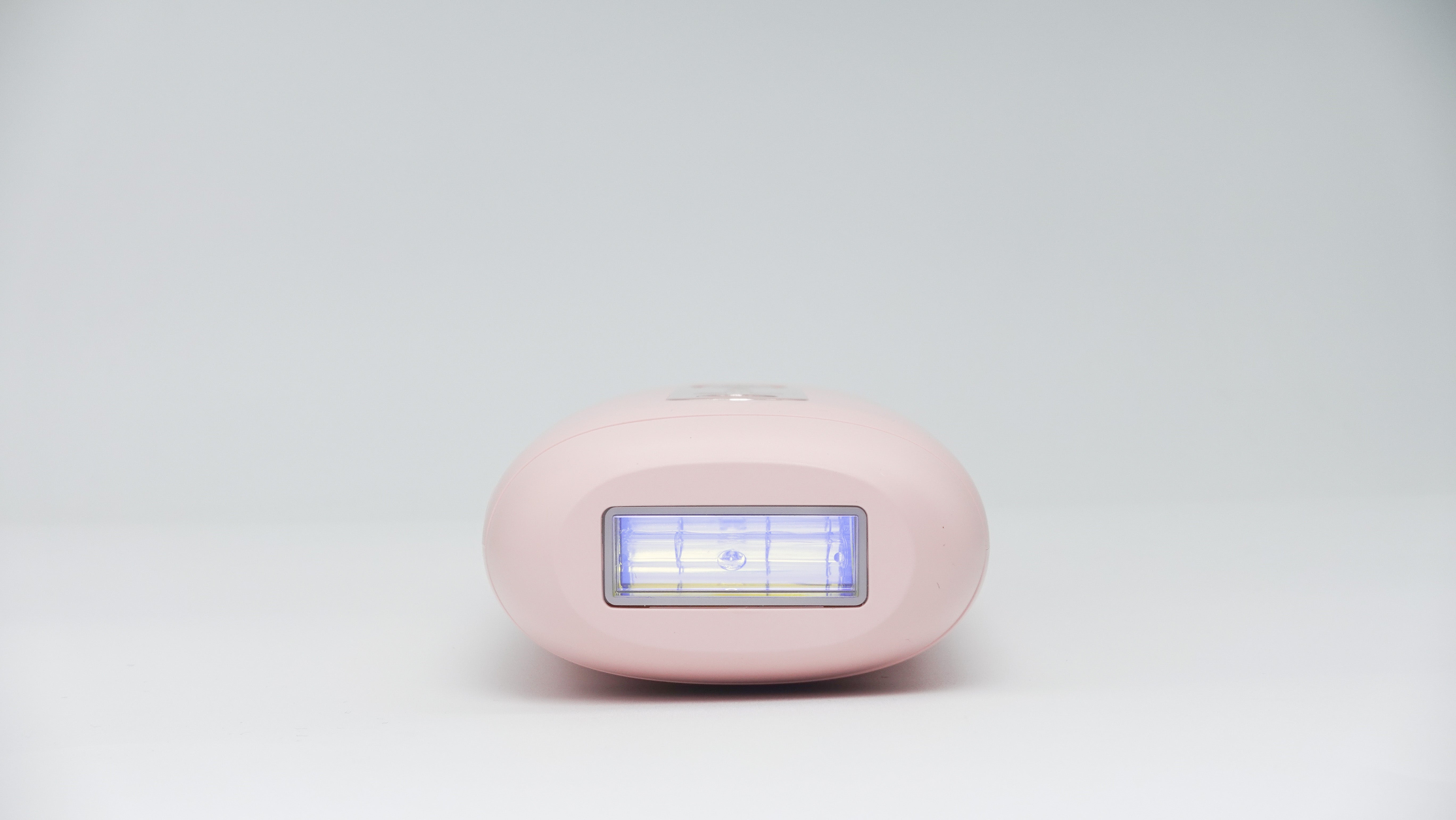 Close-up of Skintekie IPL device showing 500,000 flash lifespan technology